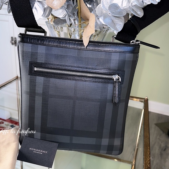 Authentic Burberry messenger bag - Picture 15 of 16